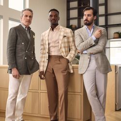 Surmesur - Models wearing a custom summer suit.