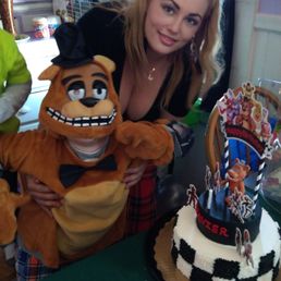 The birthday boy with his mommy and the amazing cake in his birthday (fivenights@fredys) costume.