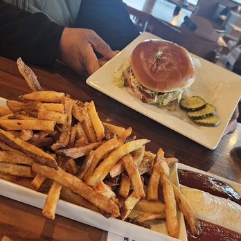 BRU Burger Bar - Keystone - Burgers Near Me - Indianapolis, Indiana BRU Burger Bar - Keystone - Burgers Near Me - Indianapolis, Indiana