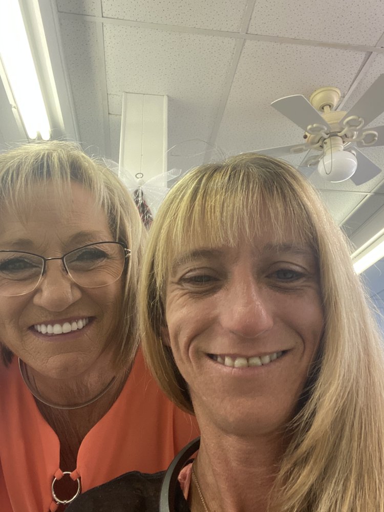 POWDER PUFF BEAUTY SALON Updated September 2024 4900 SE Dixie Hwy