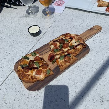 Ballast Point Brewing Long Beach - Margarita pizza - Breweries Near Me - Long Beach, California