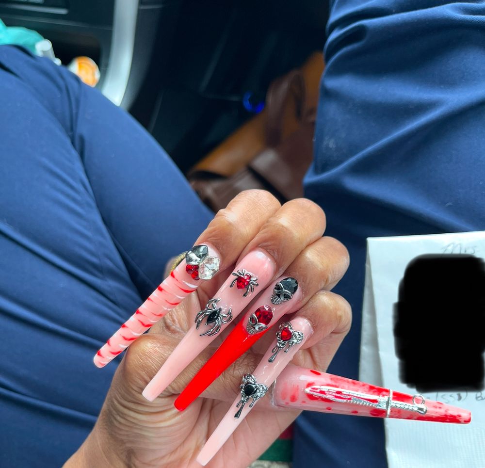 StarrVana Nails Logo