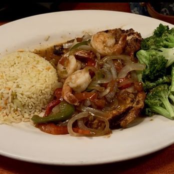 Mr Smith's of Georgetown - Chicken California - Bars Near Me - Washington, DC, District of Columbia
