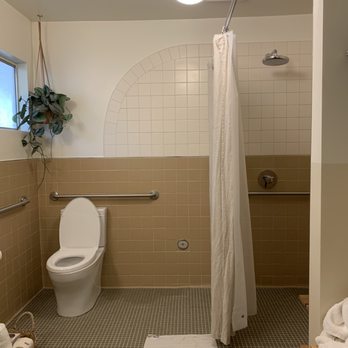 The Capri Hotel - As you can see in this picture, there is no proper shower stall - only a curtain that separates the shower from the rest of the bathroom. - Hotels Near Me - Ojai, California The Capri Hotel - As you can see in this picture, there is no proper shower stall - only a curtain that separates the shower from the rest of the bathroom. - Hotels Near Me - Ojai, California
