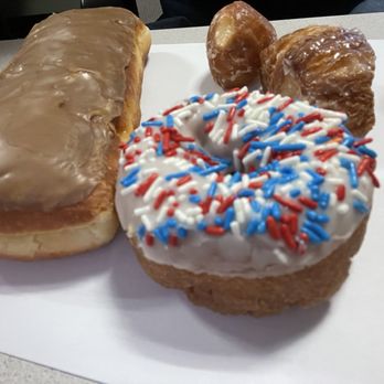 Happy Donuts - Fresh donuts! Custard filled maple bar, cake donut with white frosting, a cronut and donut hole - Donuts Near Me - Burlingame, California Happy Donuts - Fresh donuts! Custard filled maple bar, cake donut with white frosting, a cronut and donut hole - Donuts Near Me - Burlingame, California