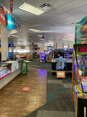 Chuck E. Cheese by null