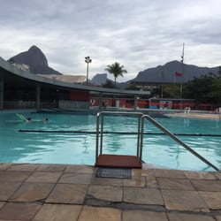 Clube de Regatas do Flamengo - Wading pool with Pedra de Gávea in the background