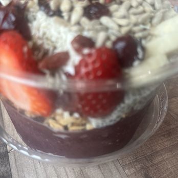 Humbowl Juice Bar - Frozen acia with coconut cream and yummy toppings - Juice Bars & Smoothies Near Me - Orange, California