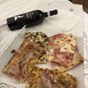 L'officina della Pizza - Carbonara, mushroom and prosciutto cotto slices. All yummy!!! - Pizza Near Me - Rome, RM