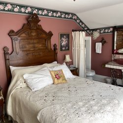 Secrets On Main - Truffle bedroom