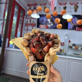 Waffle Time - Strawberry Nutella Waffle - Desserts Near Me - New Orleans, Louisiana
