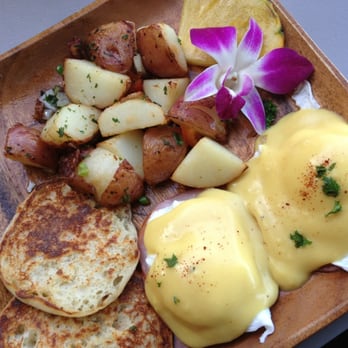 Barefoot Beach Cafe - Eggs Benedict (under $11) - Breakfast & Brunch Near Me - Honolulu, Hawaii