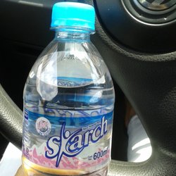Gasolinera Grupo Emprendedor - Donde te reciben con agua mientras esperas!!