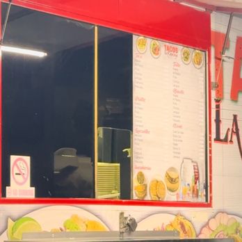Tacos La Cascada - Window where you order and the menu - Mexican Near Me - Hollister, California