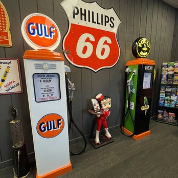 Barry's Car Barn - Museums Near Me - Intercourse, Pennsylvania