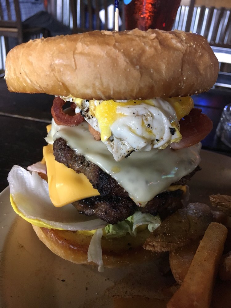 Brewskis Sports Bar and Grill