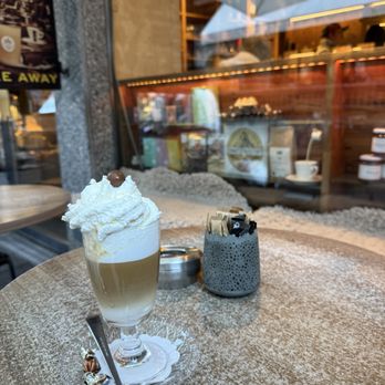 Le Petit Royal - Petite Royal - Cafes Near Me - Zermatt, VS Le Petit Royal - Petite Royal - Cafes Near Me - Zermatt, VS