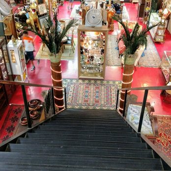 Antique Emporium - The 17 stairs to descend from the 2nd level - Used, Vintage & Consignment Near Me - Reddick, Florida