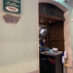 Trattoria Lillicu - No frills entry.