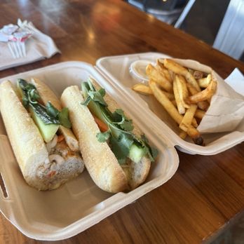 La Tour Cafe - Cafes Near Me - Honolulu, Hawaii