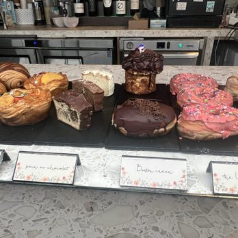 L'Artisane Creative Bakery - Bakeries Near Me - Coral Gables, Florida
