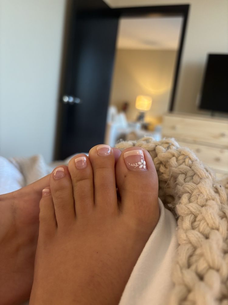 Kim's Nails & Spa Logo