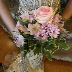 Beverly Hills Florist - My daughter wanted all light pink flowers in her bouquet.