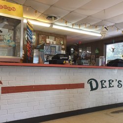 Dee's Dairy Bar & Drive In - Ordering counter