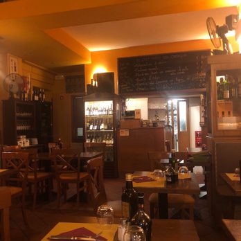 Alfredo - Inside warm and pleas t - Italian Near Me - Florence, FI