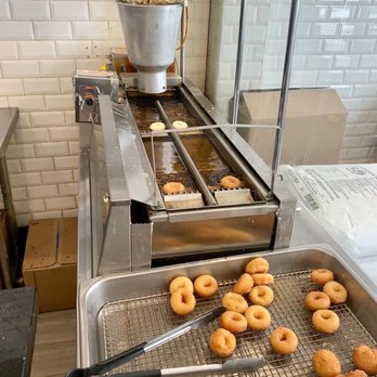 Fugo Desserts - Donut machine - Desserts Near Me - Toronto, Ontario Fugo Desserts - Donut machine - Desserts Near Me - Toronto, Ontario