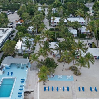 Pines and Palms Resort - Pool and sunbathing areas. Both are very clean. - Resorts Near Me - Islamorada, Florida Pines and Palms Resort - Pool and sunbathing areas. Both are very clean. - Resorts Near Me - Islamorada, Florida