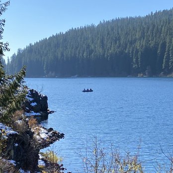 Clear Lake - Boat rentals on the lake - Hiking Near Me - Sisters, Oregon