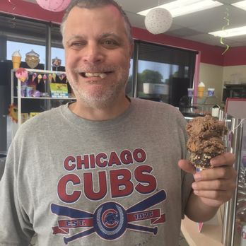 Tizzy's Treats & Eats - Double scoop of peanut butter cup - Ice Cream & Frozen Yogurt Near Me - Darien, Illinois