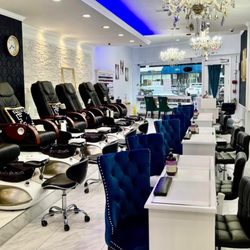 Aqua Spa Nails - Comfortable customer chairs