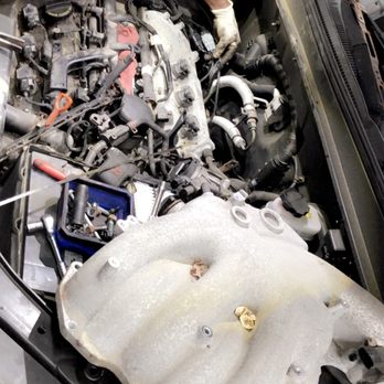 Mass Ave Sunoco - valve cover gasket replacement on a V6 Hyundai
stop by for a free quote no appointment needed. - Auto Repair Near Me - Arlington, Massachusetts Mass Ave Sunoco - valve cover gasket replacement on a V6 Hyundai
stop by for a free quote no appointment needed. - Auto Repair Near Me - Arlington, Massachusetts