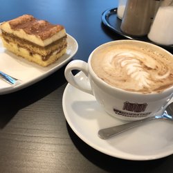 Café Nordwind - Cappuccino und Tiramisu Schnitte