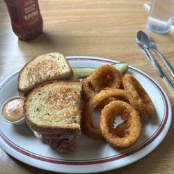 Loedes Famous Ruben Deli - Ruben with onion rings
