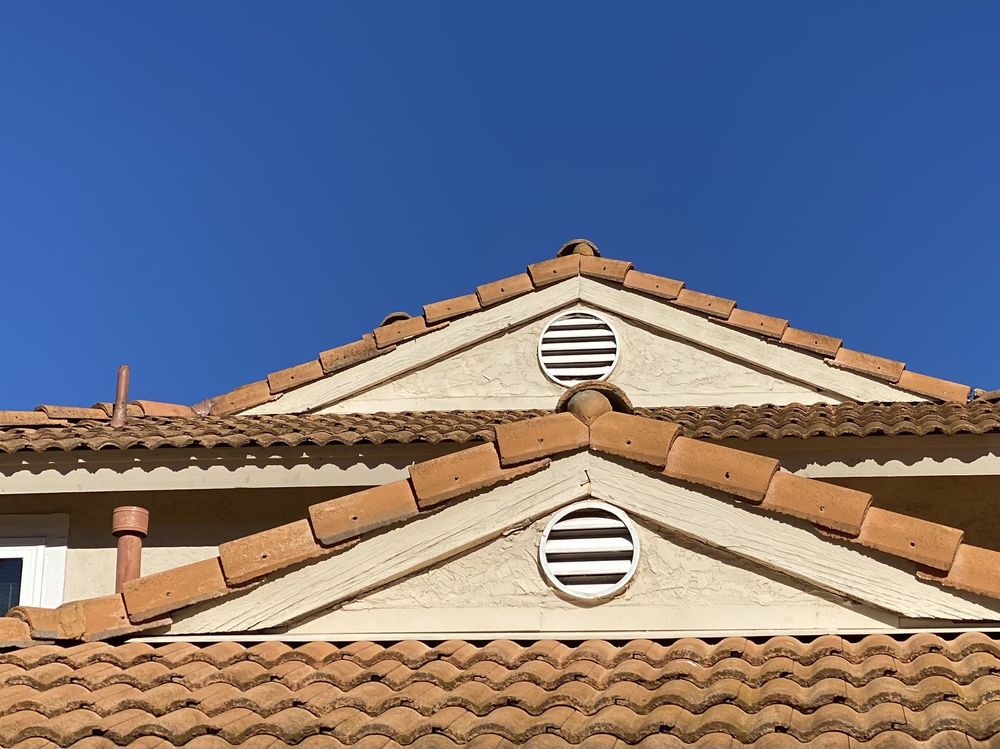 Slide of Silvestre Roofing