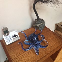 Hopko Art Glass - The octopus and wire sculpture w/ the phone photobombing.