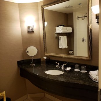 Rimrock Resort Hotel - Bathroom - Hotels Near Me - Banff, Alberta Rimrock Resort Hotel - Bathroom - Hotels Near Me - Banff, Alberta