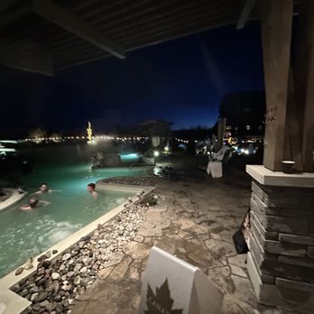 Chateau Cartier - Not natural hot springs. It's just an extra large hot tub. - Hotels Near Me - Gatineau, Quebec