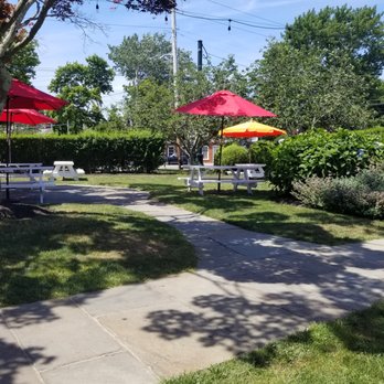 Union Burger Bar - Social Distancing on the Lawn - Burgers Near Me - Southampton, New York Union Burger Bar - Social Distancing on the Lawn - Burgers Near Me - Southampton, New York