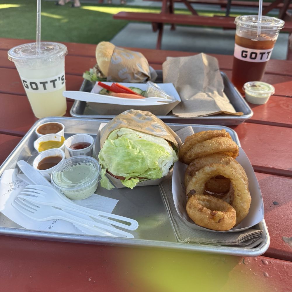 Gott's St. Helena - Cheeseburger - Burgers Near Me - Saint Helena, California Gott's St. Helena - Cheeseburger - Burgers Near Me - Saint Helena, California