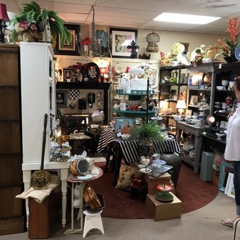 Mimi’s on main - Designs by the lemon drop girls booth - Antiques Near Me - Conroe, Texas