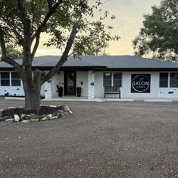 The Salon Lounge