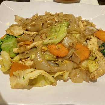 Thai Basil Signature - Pad See Ew with Chicken - Thai Near Me - Scottsdale, Arizona