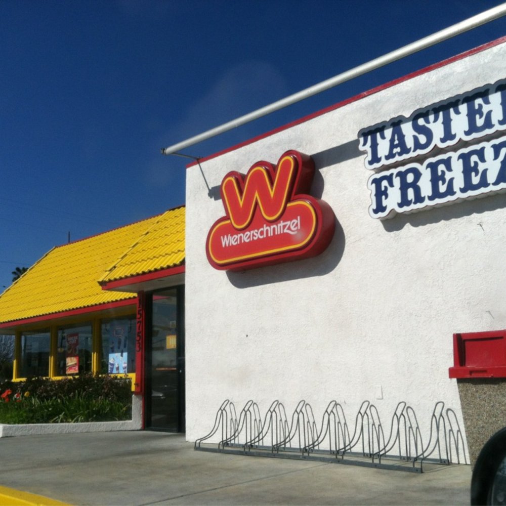 Wienerschnitzel - Outside - Fast Food Near Me - Whittier, California Wienerschnitzel - Outside - Fast Food Near Me - Whittier, California
