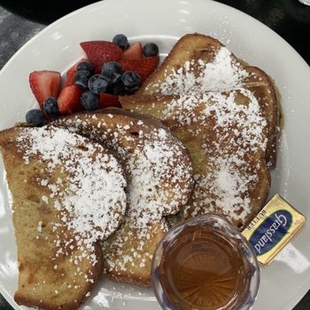 Brekkies - French toast with berries - Breakfast & Brunch Near Me - Solvang, California