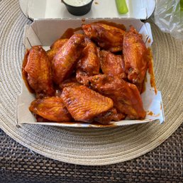 15 piece wings Hot Only flats NOT well done by ANY MEANS !!