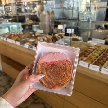Izzio Bakery - Raspberry cheesecake La roulette - Bakeries Near Me - Denver, Colorado